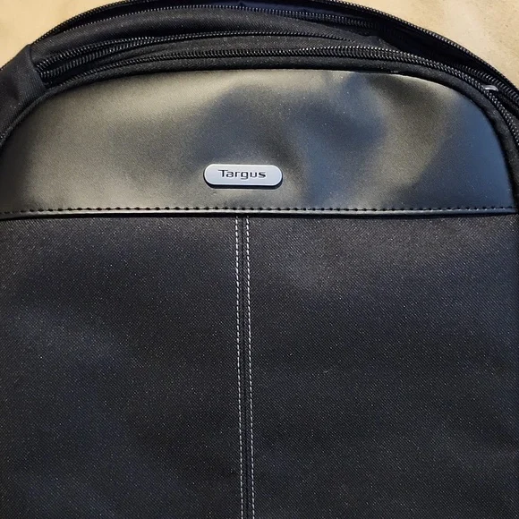 Tarsus 17" Classic Backpack with Padded Laptop Compartment NWT - Picture 2 of 12